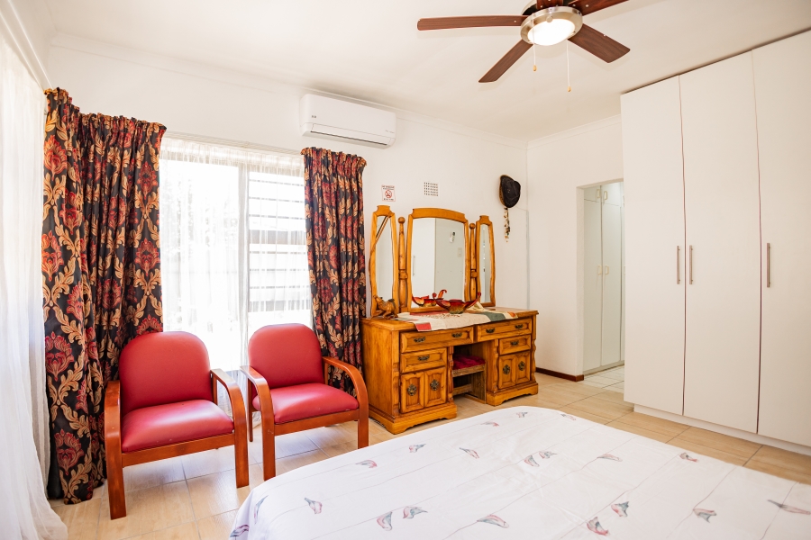 6 Bedroom Property for Sale in Schoongezicht Western Cape